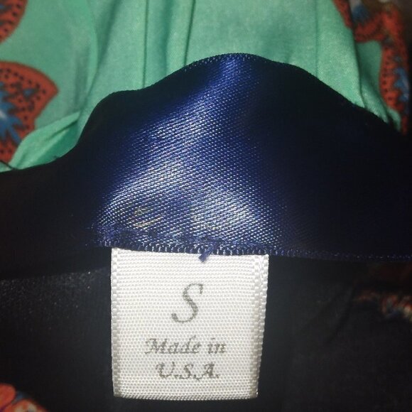 FRANCESCA'S COLLECTIONS WOMEN'S SHORTS  BLACK ORANGE & GREEN PAISLEY PRINT - Picture 4 of 4